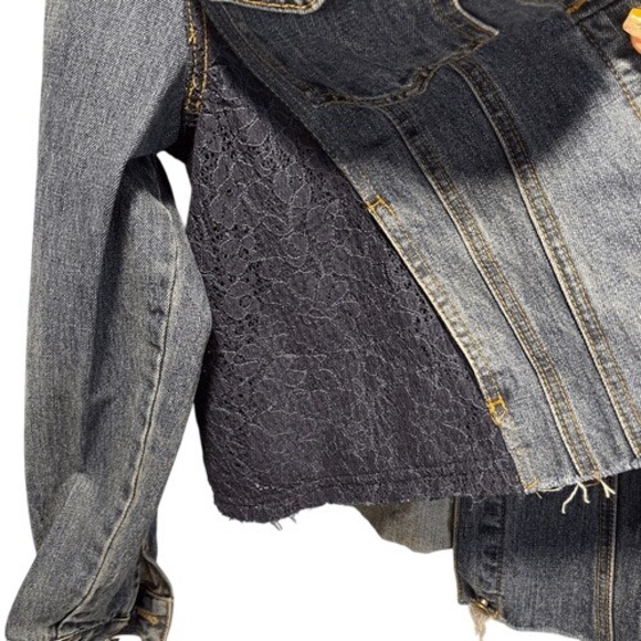 Free People Cropped Denim Jacket Lace Inset Raw Hem Medium - Picture 7 of 12
